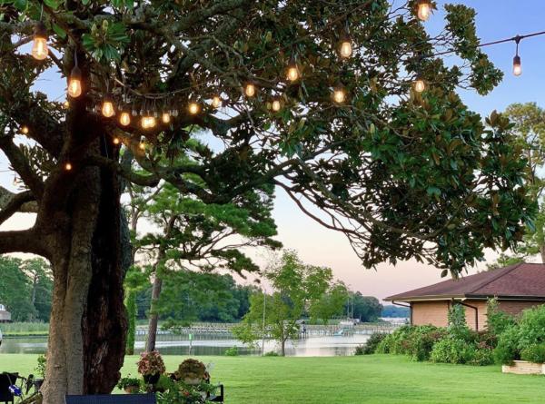 outdoor patio at Steinhilber's